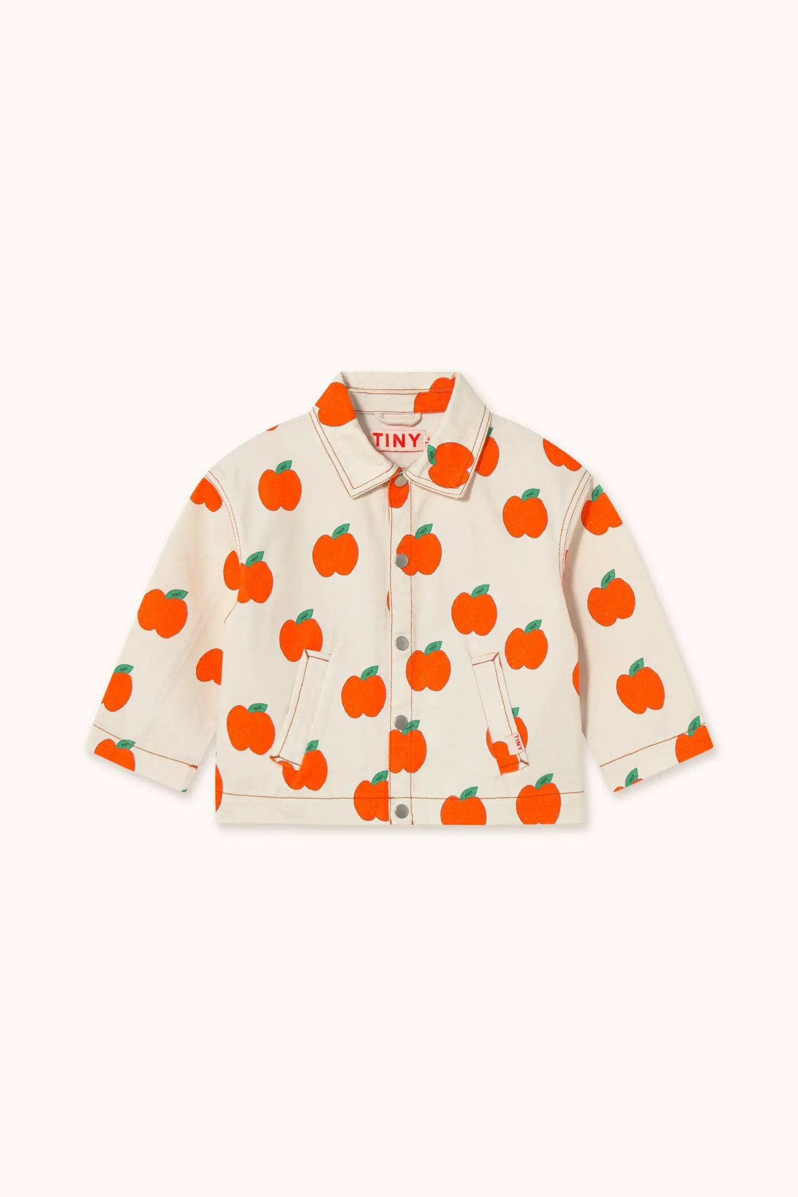 Vorne abgebildete 'Apples Jacket' Kinderjacke mit orangefarbenem Apfelmuster, modisches Oberteil für Frühling/Sommer 2025 von Tinycottons.