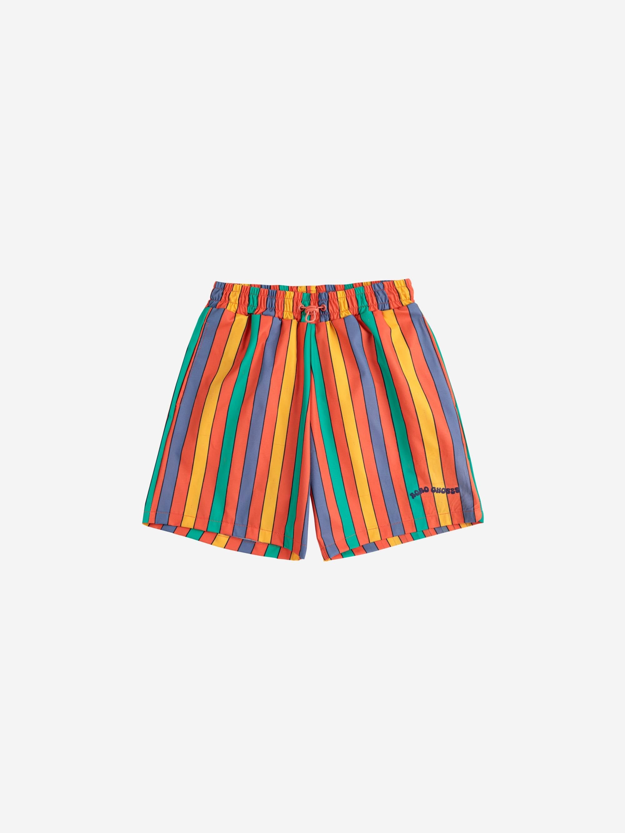 Bunte Multicolor Stripes Swim Shorts für Kinder mit elastischem Bund und Logo-Print, ideal für Strand und Pool. Teil der Bobo Choses SS25 Kollektion.