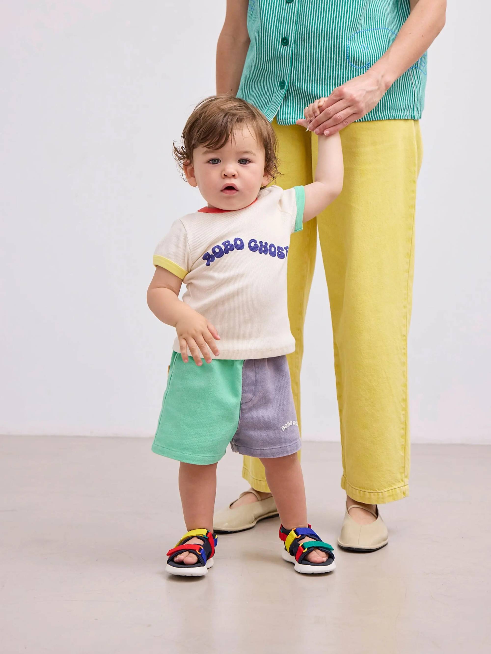 Baby Color Block Woven Shorts in Mintgrün und Lavendel mit elastischem Bund, ideal für 0-24 Monate alte Babys. Perfekt für Sommermode und Freizeit.