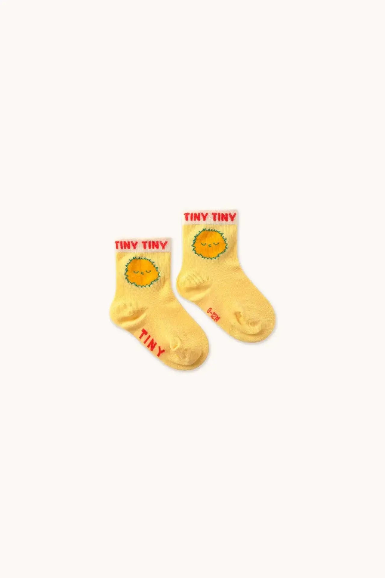 Baby Sun Medium Socks in Gelb mit lachender Sonne und rotem Branding, perfekt für Babys von 6-12 Monaten, aus der Tinycottons SS25 Kollektion.