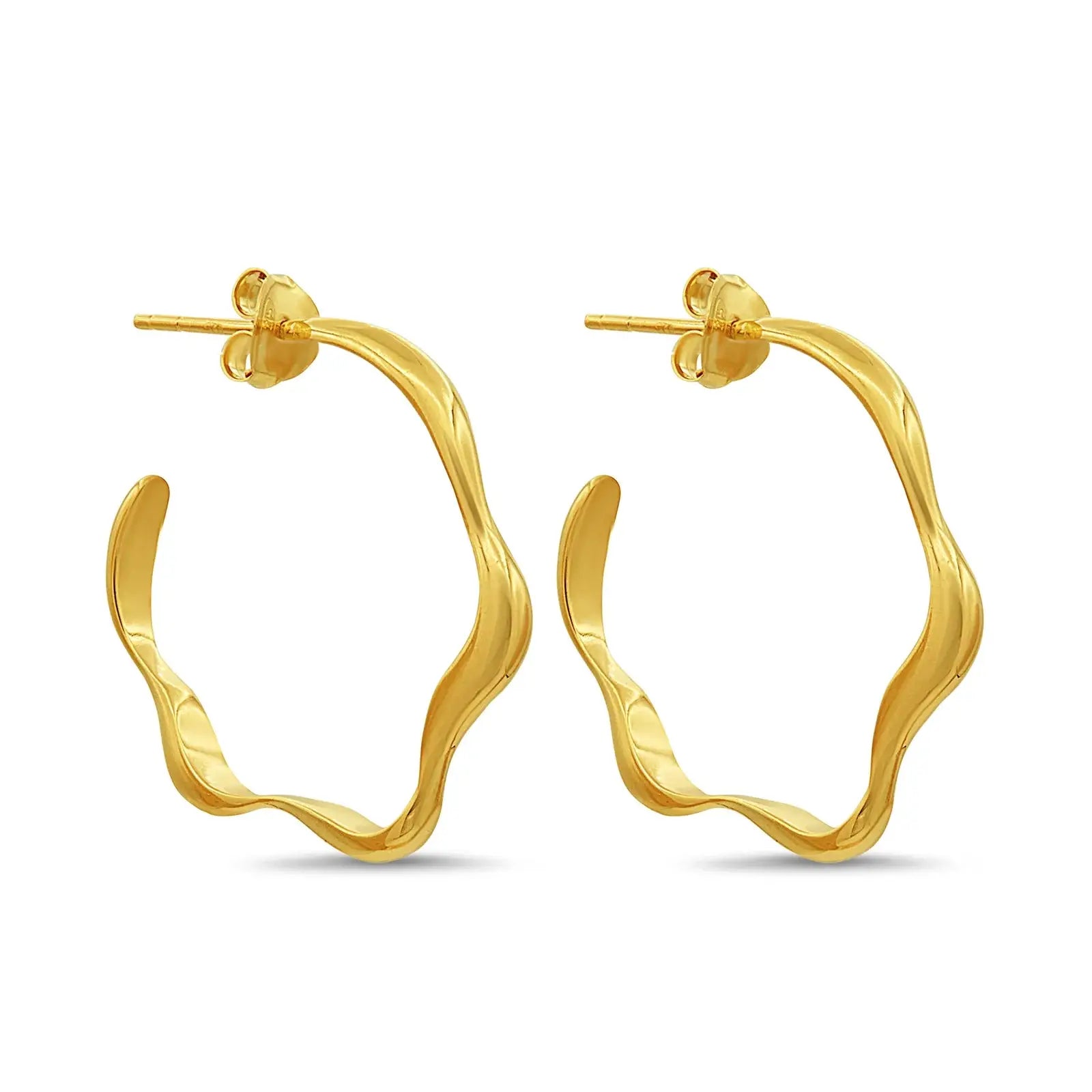 MOLO Gold Kreolen Earrings mit elegantem, wellenförmigem Design aus vergoldetem 925er Silber. Minimalistische Ohrringe für stilvolle Outfits.